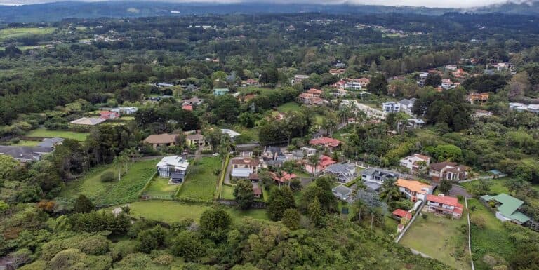 Ave del Paraíso: Life in the Mountains of Heredia