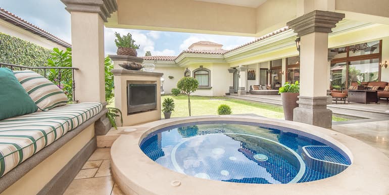 Adria Home in Bosques de Lindora