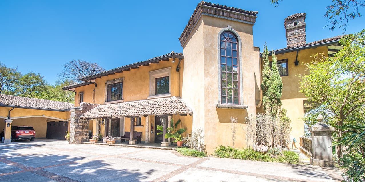 Investment: Casa Convento in Escazú — photo