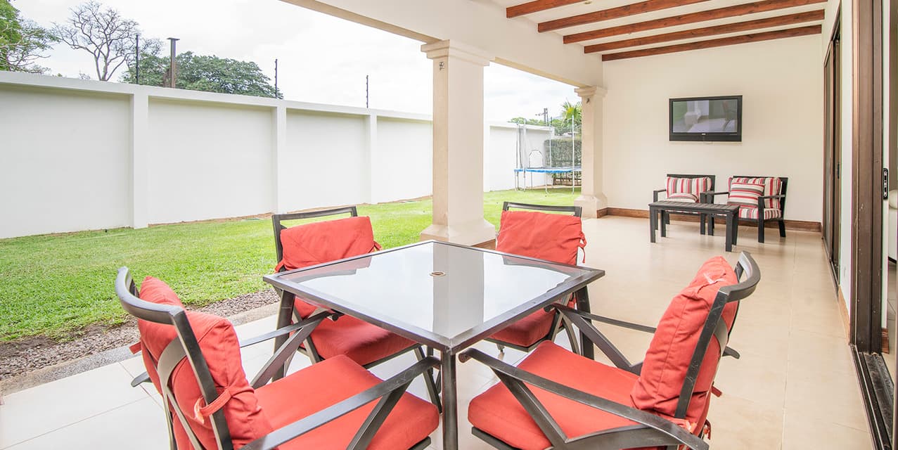 Investment: Convenience Home in Lindora — photo