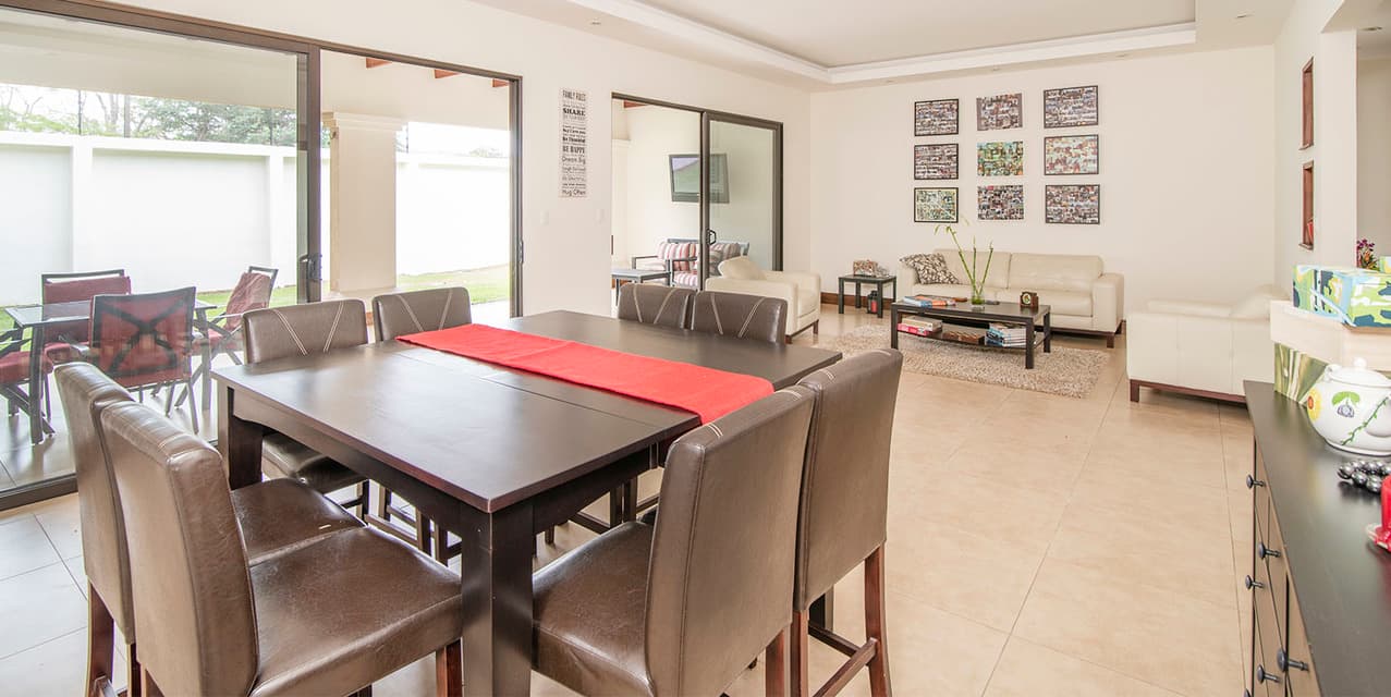 Investment: Convenience Home in Lindora — photo