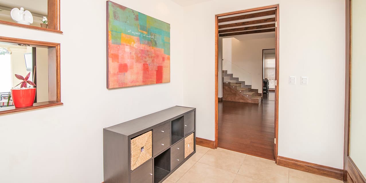 Investment: Convenience Home in Lindora — photo