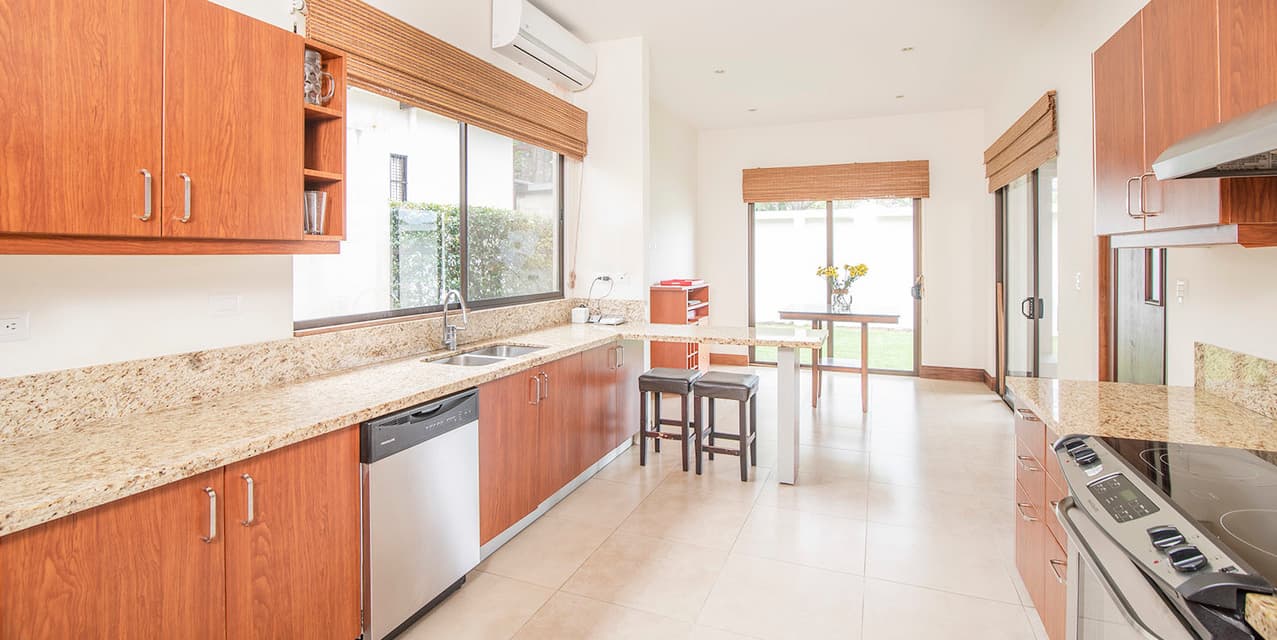 Investment: Convenience Home in Lindora — photo