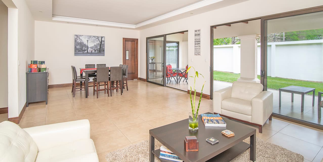 Investment: Convenience Home in Lindora — photo