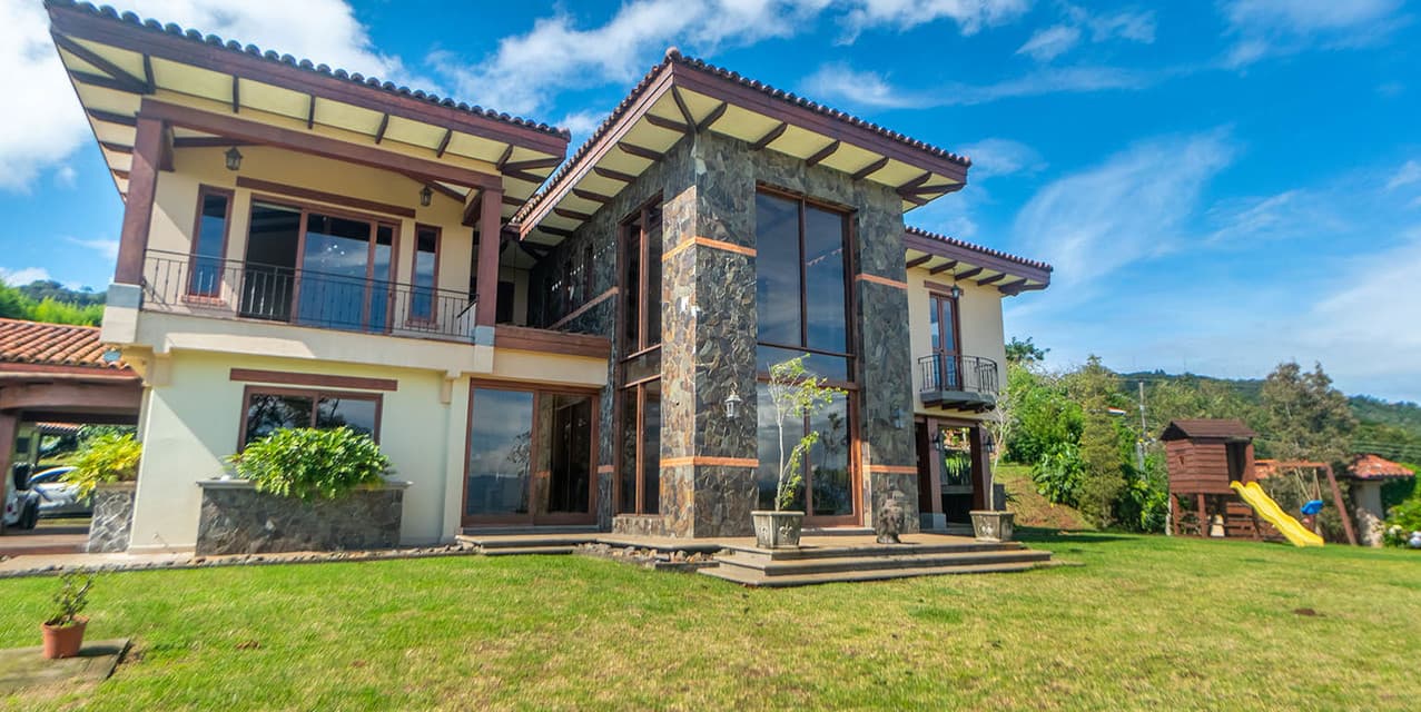 Friesian Villa Escazú — photo