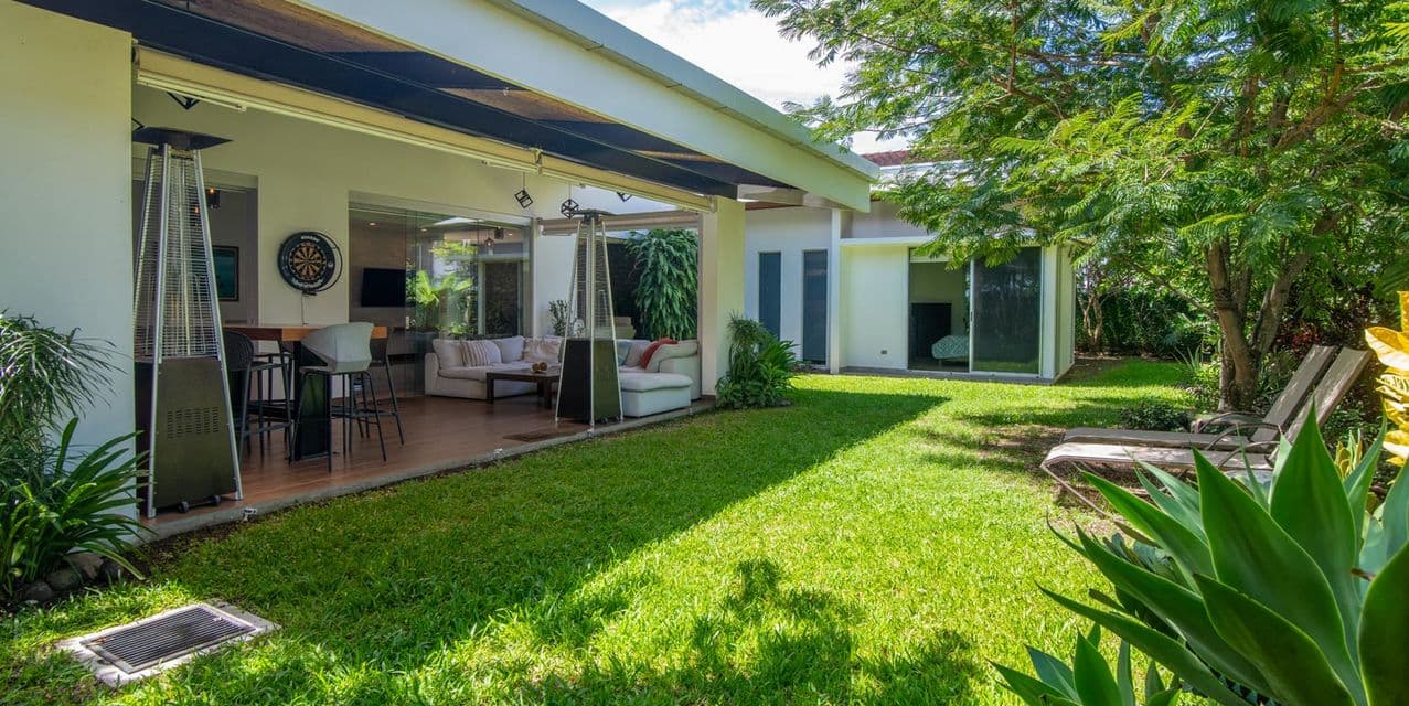 Buka Contemporary Home @ Espinal — photo