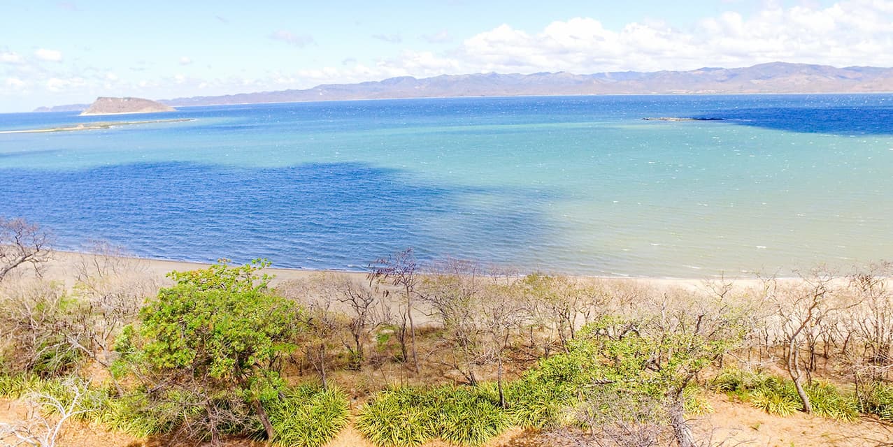 Papaturro Bahia Salinas Titled Beachfront — photo
