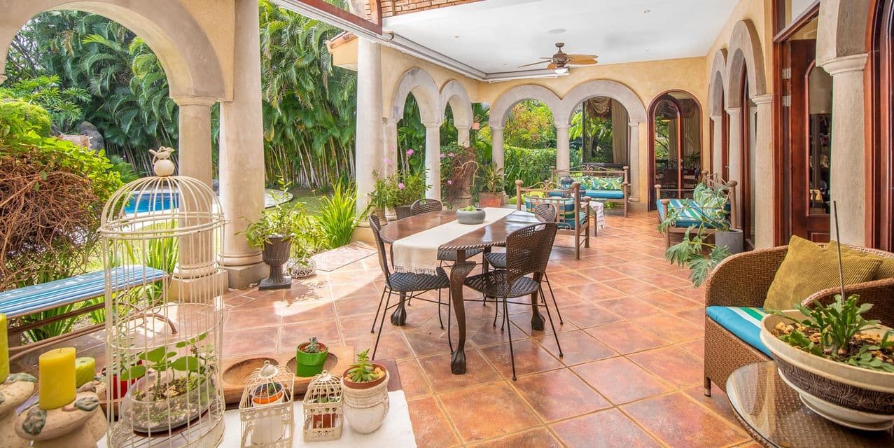 Cascade Colonial Home @ La Cañada — photo