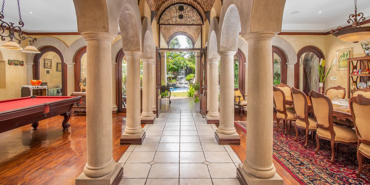 Cascade Colonial Home @ La Cañada — photo