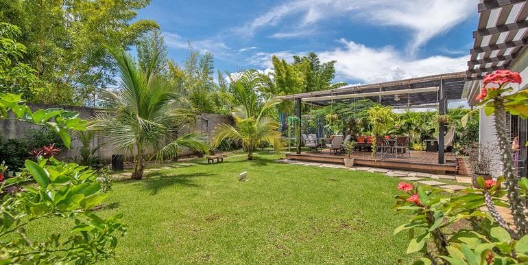 The Backyard Oasis Home Espinal