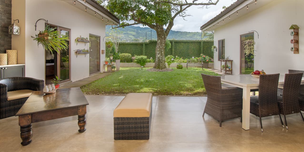 Investment: Casa Sabana in Piedades — photo