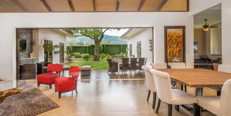 Investment: Casa Sabana in Piedades