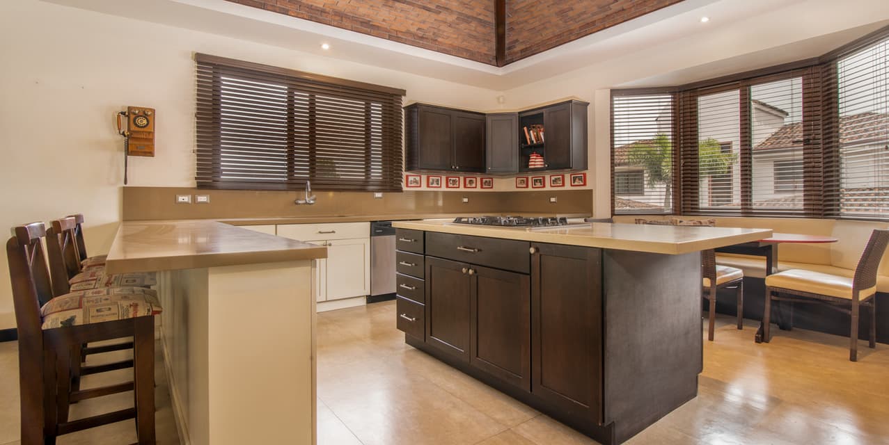Investment: Casa Sabana in Piedades — photo