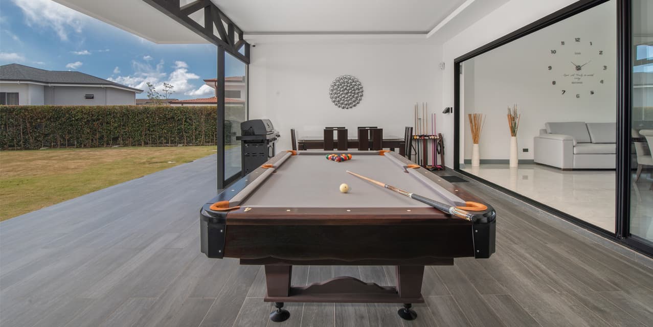 Single-level Modernside at Zurquí — photo