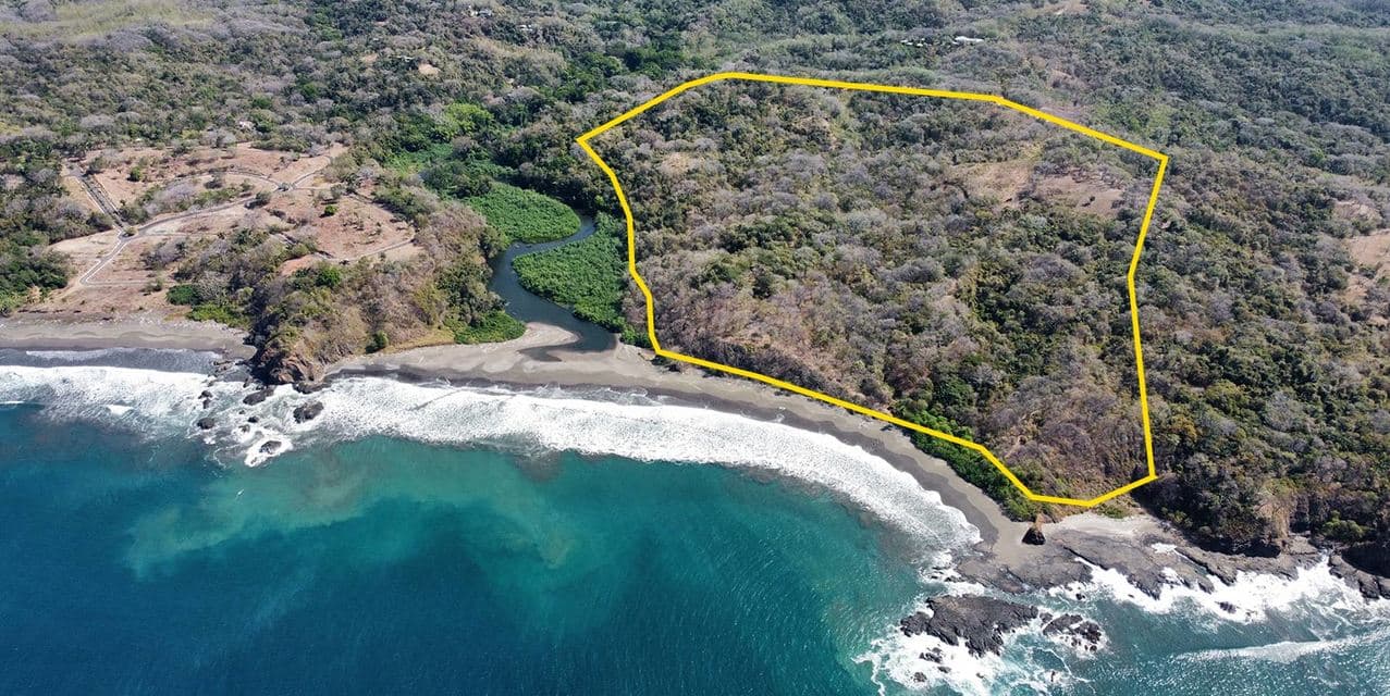 Magnificent Beachfont Ocean View Land — photo