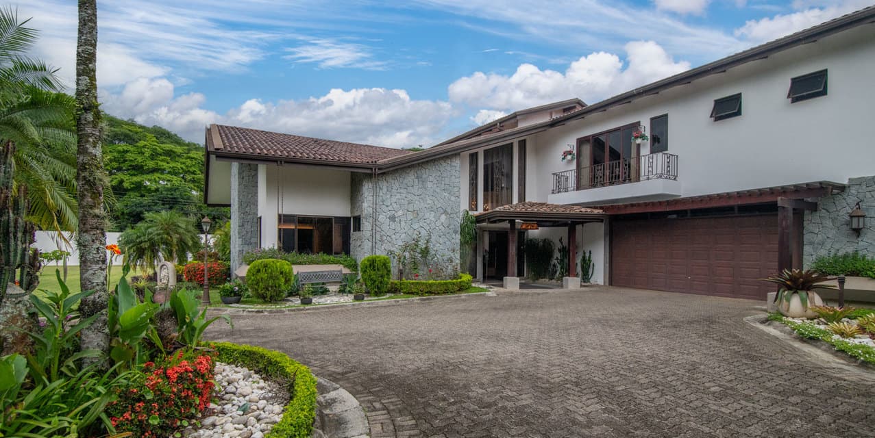Golden Dreams Home in Santa Ana — photo