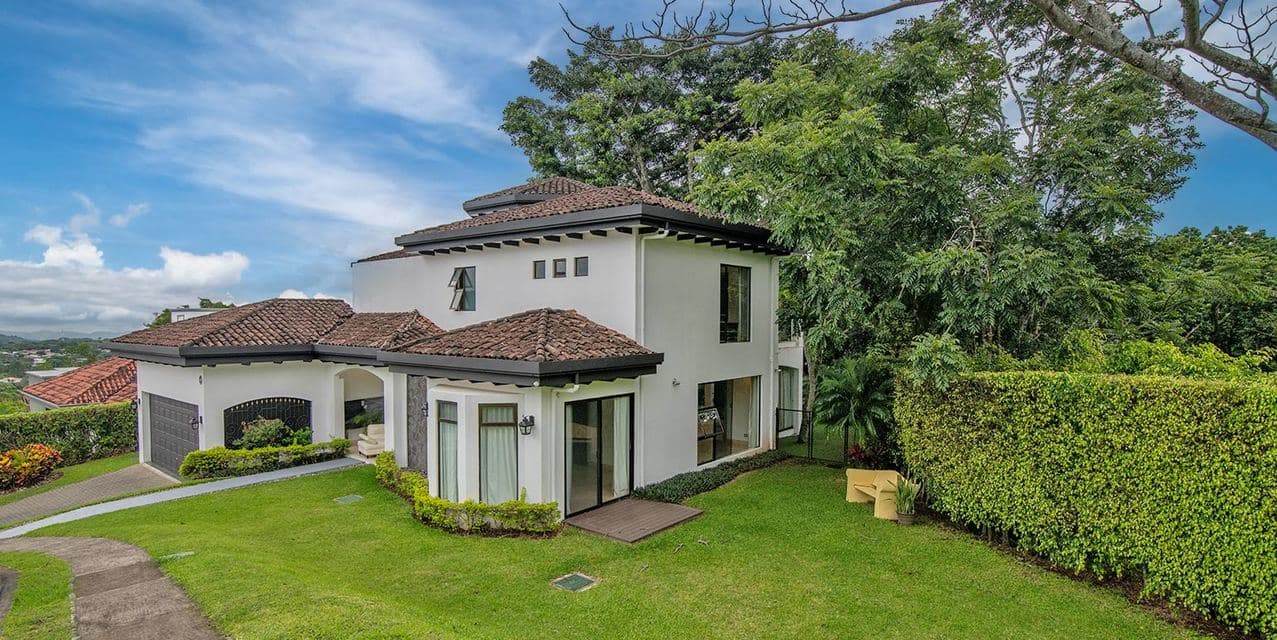 Investment: The Canyon Home in Ciudad Colón — photo