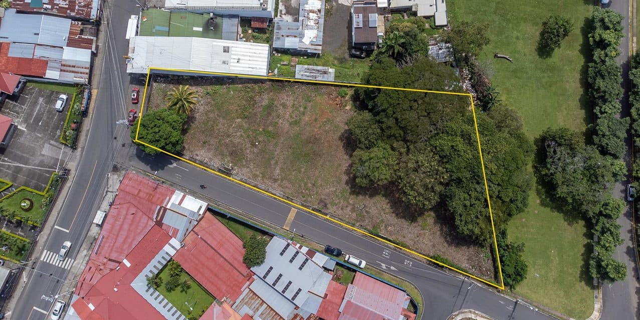 Central Commercial Lot in La Guácima — photo