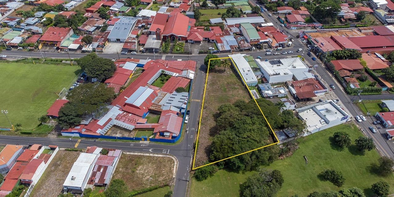 Central Commercial Lot in La Guácima — photo