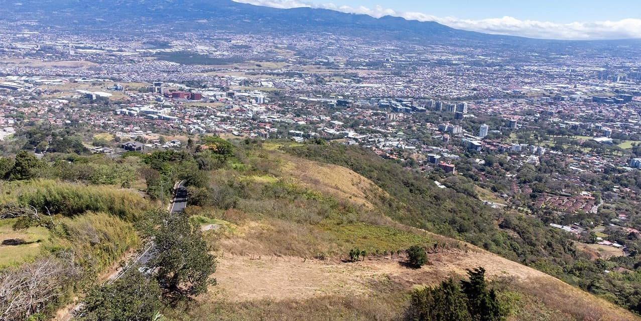 Vistas de Oeste Lot in Jaboncillos Escazú — photo