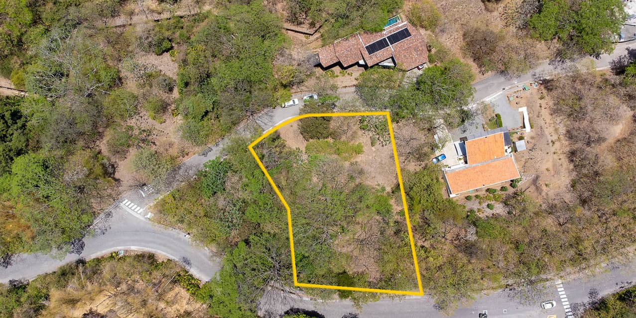 Panoramic Views Urban Charm Lot in Villa Real — photo