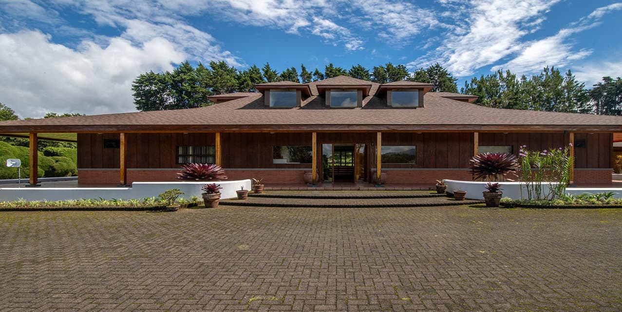 Zentra 6-Bedroom Estate in Heredia — photo