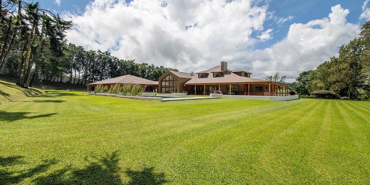 Zentra 6-Bedroom Estate in Heredia — photo