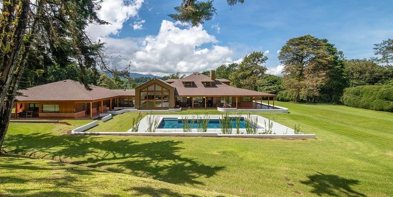 Zentra 6-Bedroom Estate in Heredia