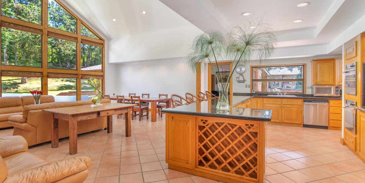 Zentra 6-Bedroom Estate in Heredia — photo