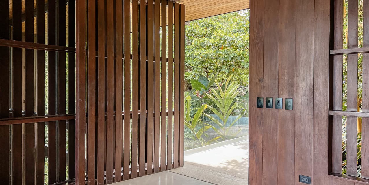 Luxury Ocean-View Villa and Guest House Playa Hermosa — photo