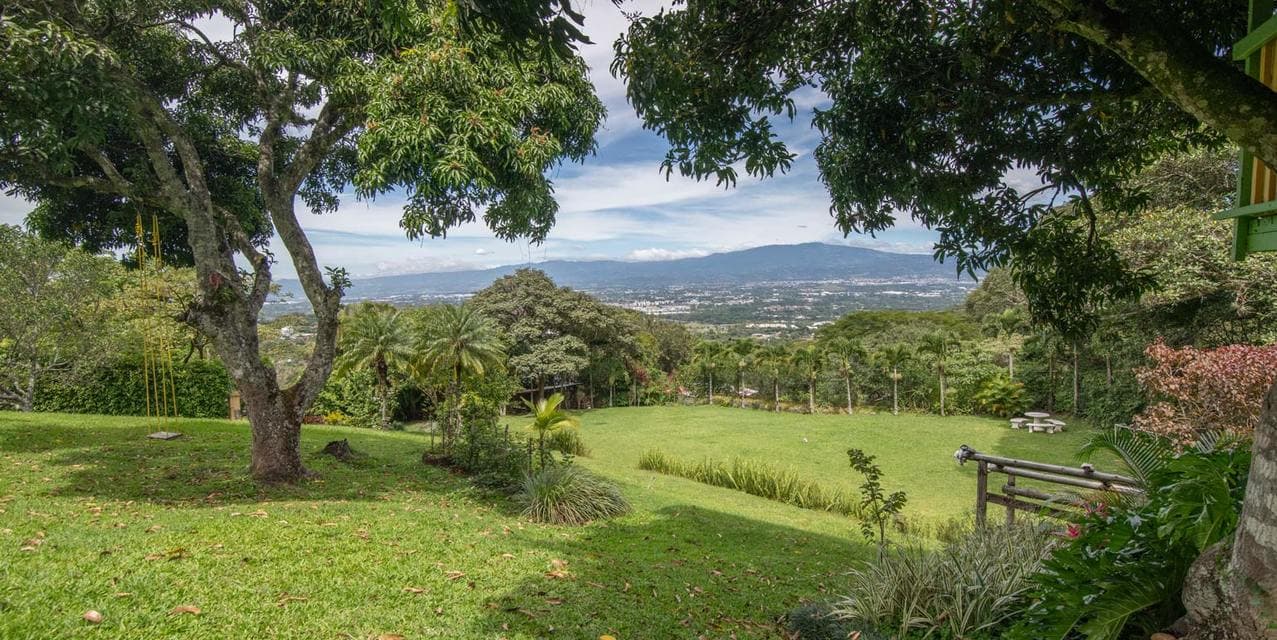 Esmerald Hills Compound in Piedades — photo