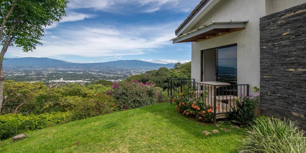 Esmerald Hills Compound in Piedades — photo