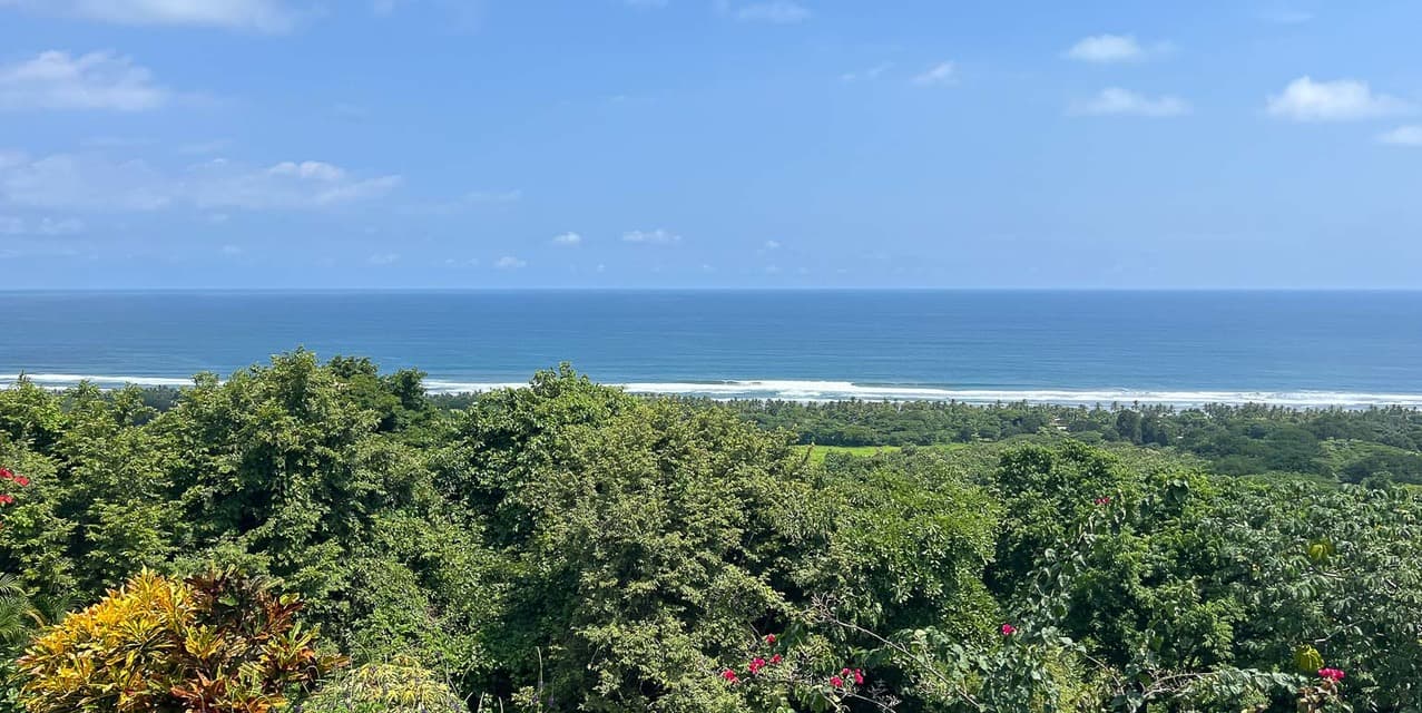Hilltop Oasis with Panoramic Views — photo