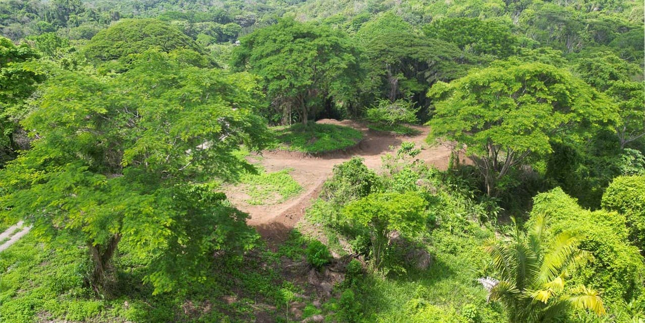 Amplio Terreno con Vista a la Jungla en Cabuya — photo