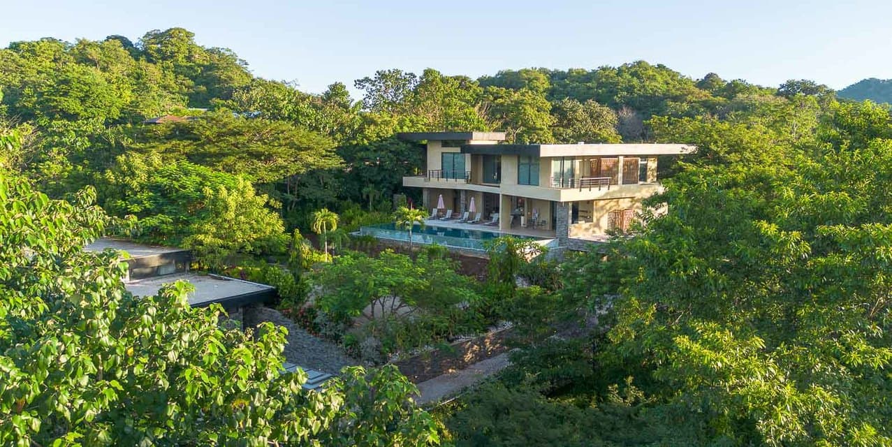 Dos Monitos Luxury Compound in Playa Grande — photo