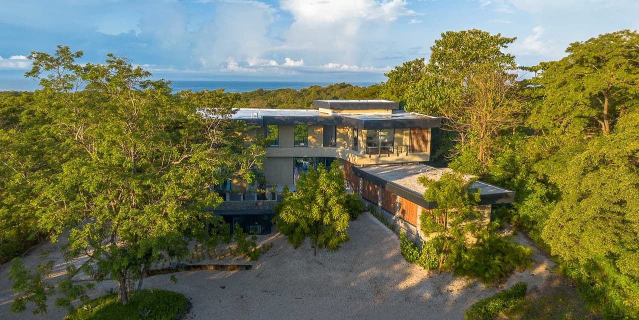 Dos Monitos Luxury Compound in Playa Grande — photo