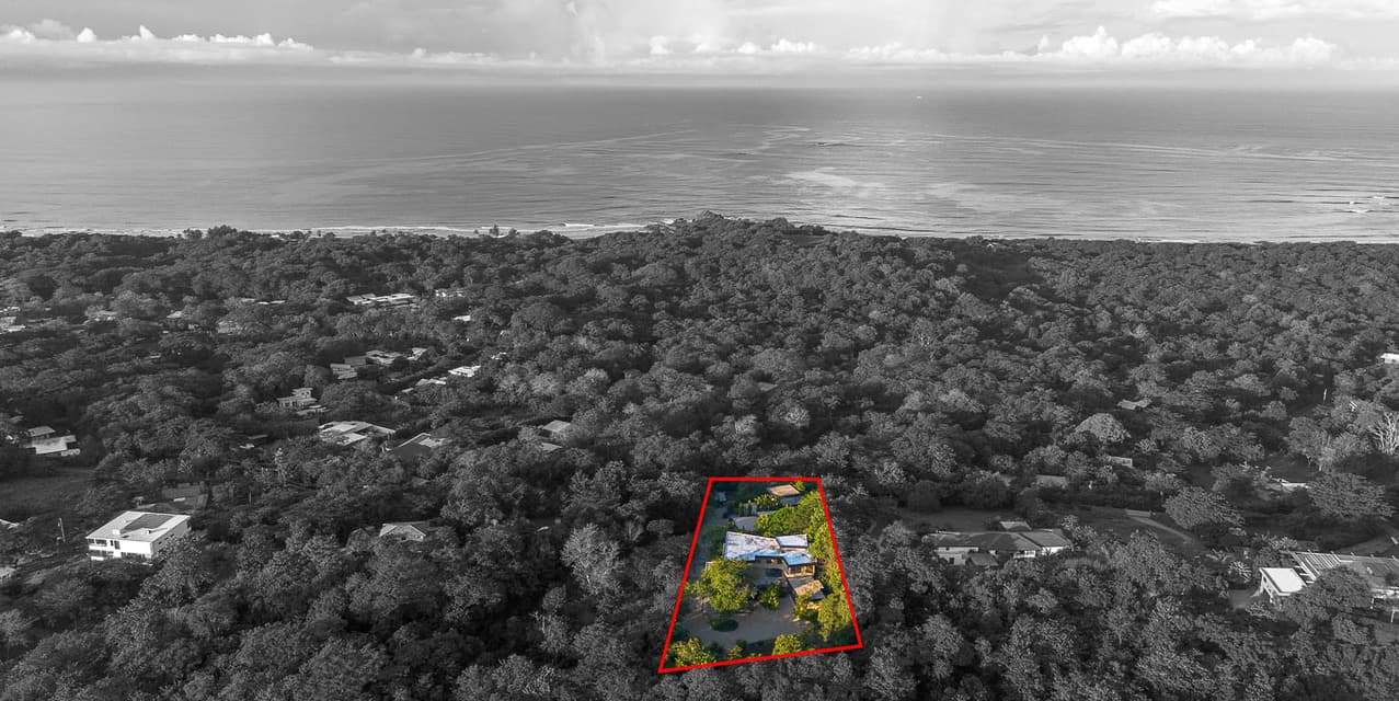 Dos Monitos Luxury Compound in Playa Grande — photo