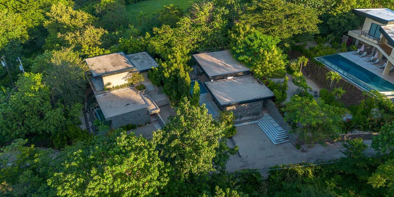 Dos Monitos Luxury Compound in Playa Grande — photo