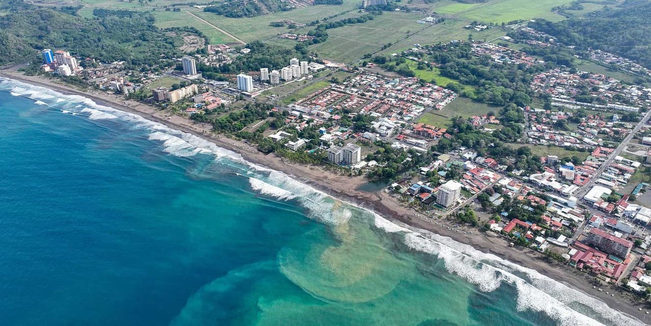 Propiedad Titulada Frente al Mar en Jacó — photo