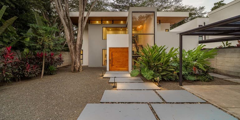Amberjack Modern Home, Elegance & Income Opportunity in Playa Potrero