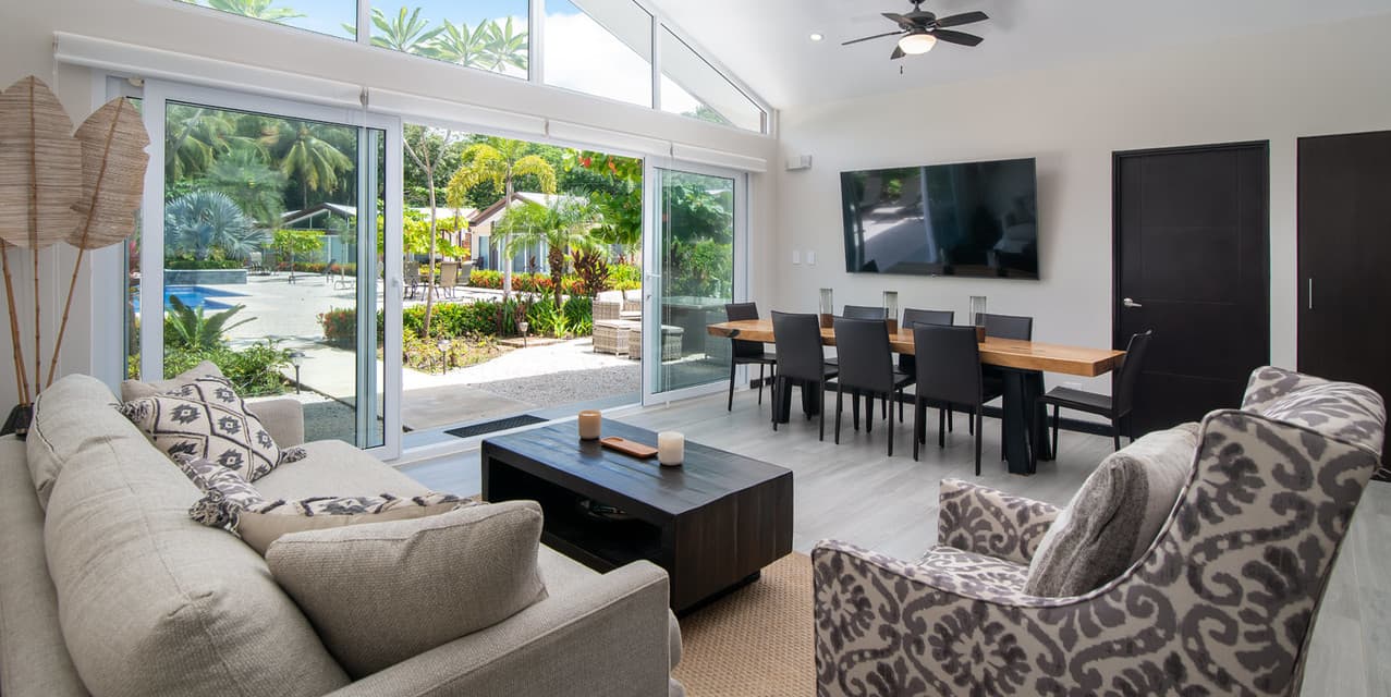 Surf, Sun & Style The Point 18 Villa Steps from The Beach — photo