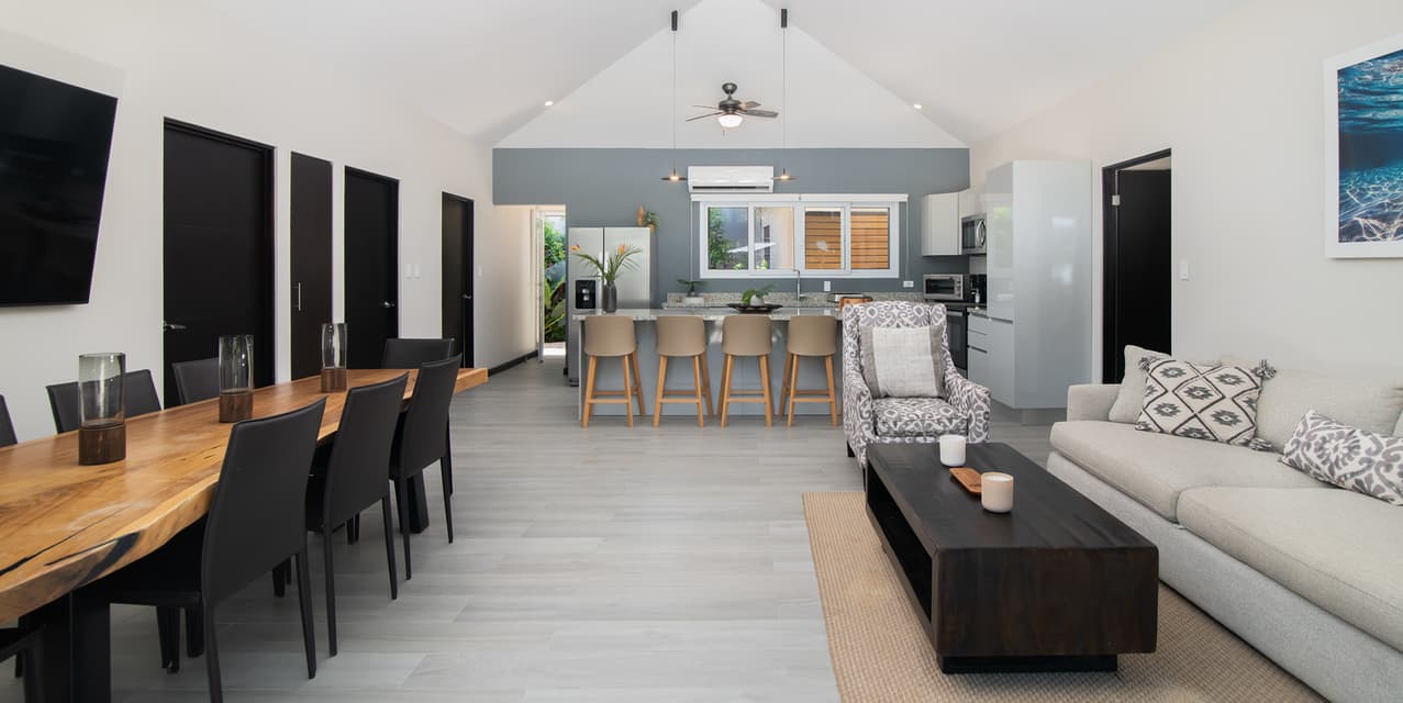 Surf, Sun & Style The Point 18 Villa Steps from The Beach — photo