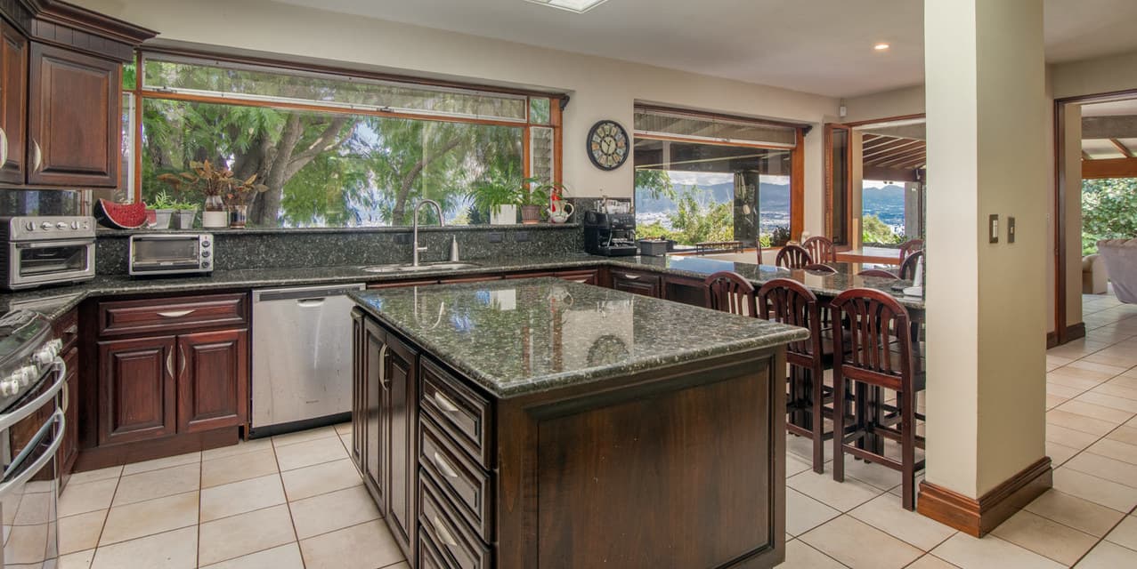 The Mountain House with Spectacular Views in San Antonio — photo