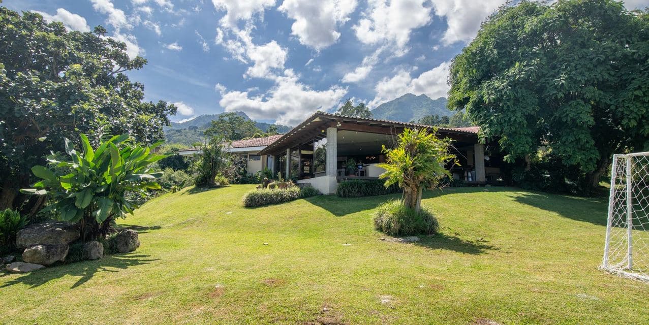 The Mountain House with Spectacular Views in San Antonio — photo