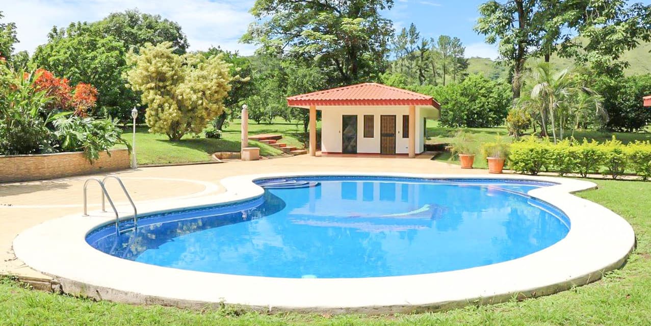 Tropical Fruit Farm in San Pablo de Turrubares — photo