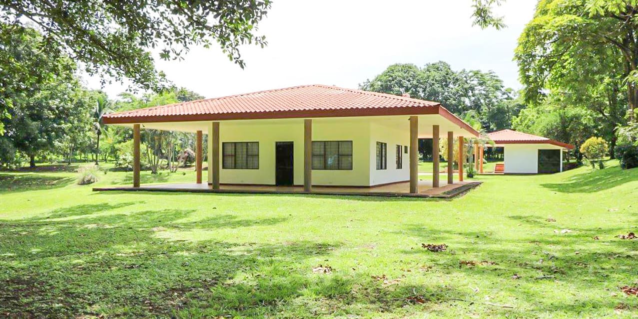 Tropical Fruit Farm in San Pablo de Turrubares — photo