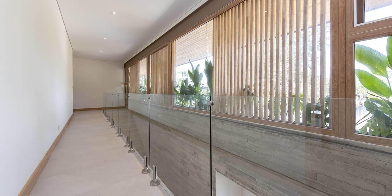Contemporary Coastal Elegance by the Beach in Playa Grande — photo