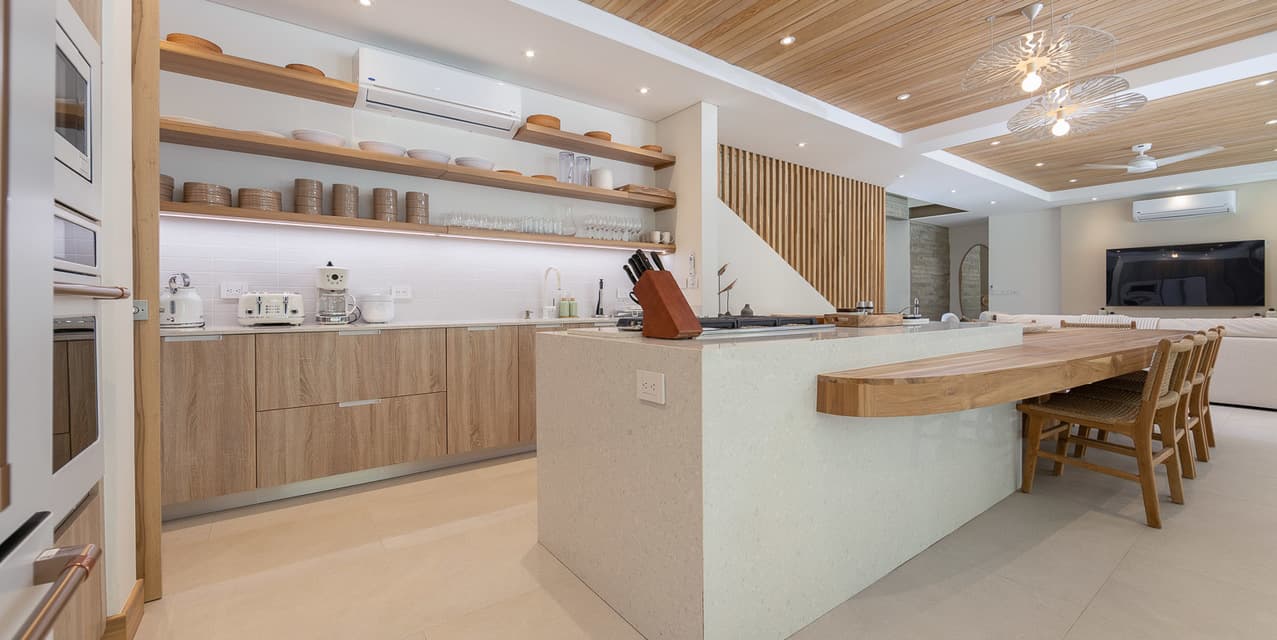 Contemporary Coastal Elegance by the Beach in Playa Grande — photo