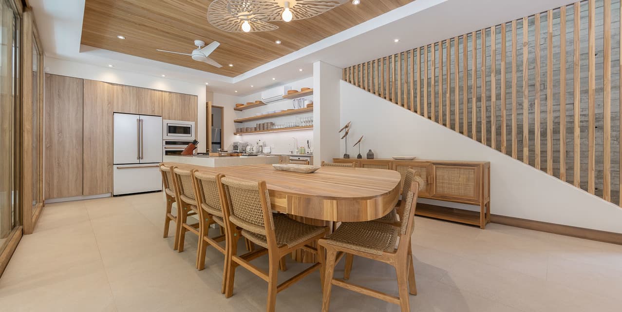 Contemporary Coastal Elegance by the Beach in Playa Grande — photo