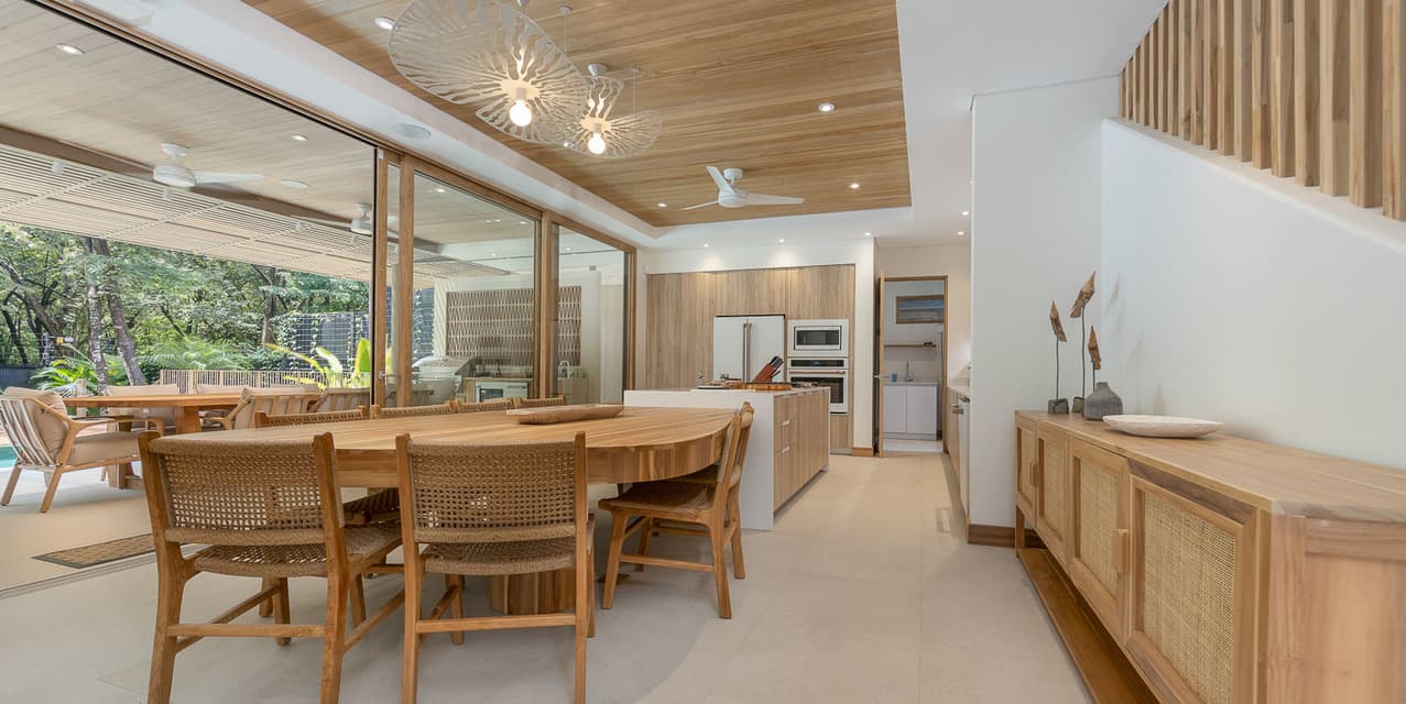 Contemporary Coastal Elegance by the Beach in Playa Grande — photo